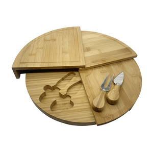 Tabla de Quesos Plegable Ecológica de Bambú con 2 Cuchillos, Se Guarda Compacta, Abre hasta 13 Pulgadas de Diámetro - Product Image 3