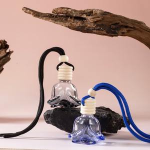 Bouteille diffuseur d'arômes pour voiture en forme de rose, 6 ml, 8 ml, 10 ml, colorée, à suspendre, vide, avec bouchon en bois - Product Image 2