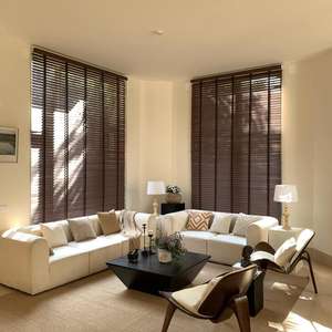 Stores horizontales en faux bois, stores intelligents, rideaux de maison haut de gamme, automatiques, durables, texture en faux bois, lumière parfaite - Product Image 5