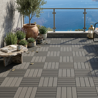 Dalles de terrasse carrées modernes à emboîtement DIY, sans adhésif, en composite bois-plastique hautement recyclé, écologiques, imperméables et ignifuges