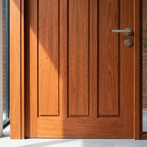 Porte en bois Meranti de haute qualité, finition lisse, structure robuste et durable, texture naturelle, design personnalisé, intérieur extérieur - Product Image 1