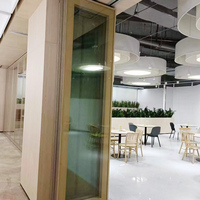 Nouvelle Arrivée Yiqi – Porte Coulissante Moderne Pliable en Aluminium à Double Vitrage, Design Flexible pour Bureaux Commerciaux et Salles de Conférence
