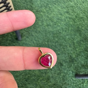 Collier pendentif minimaliste en forme de cœur avec rubis véritable, serti en canal, pierre de naissance naturelle de juillet, bijou en pierre précieuse, cadeau d'anniversaire pour femme - Product Image 1