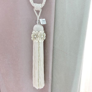 2025 nouvelles innovations <span class=keywords><strong>Fontainebleau</strong></span> tête unique grosse pointe boule suspendue gland <span class=keywords><strong>chinois</strong></span> avec fleur tissée - Product Image 2