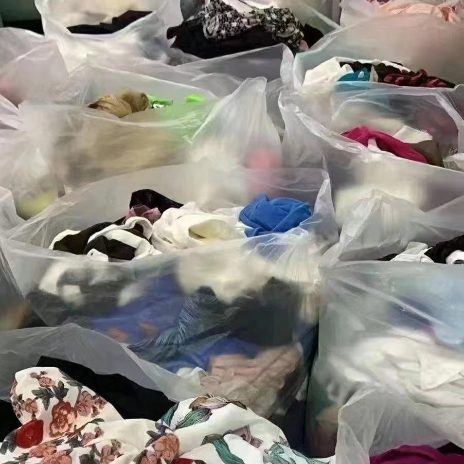 Оптовая Низкая Цена Одежда На складе Смешайте Одежда Женское Платье Топ Футболка Жилет Брюки и т. Д.