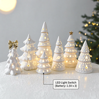 Weißer Keramik-LED-Weihnachtsbaum Tischdekoration Porzellan-Weihnachtsbaum-Ornament für Schreibtisch Regal Kaminsims Geschenk