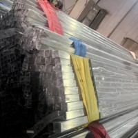 Tube carré en acier inoxydable 304/316/316L perforé 30x30mm sans soudure anti-corrosion durable pour appartement parc allée