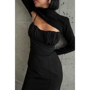Robe de soirée élégante en satin noir, coupe fourreau, col montant, dos découpé, taille naturelle, manches longues - Product Image 2
