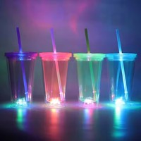 Taza de agua brillante transparente con luz LED colorida creativa de 16oz, taza de paja de plástico de doble capa