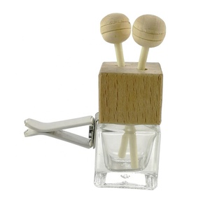 Diffusore di Profumo per Auto di Lusso, Bottiglia Vuota, Accessorio Auto con Clip, Pendente in Metallo e Vetro per Bocchetta dell'Aria Condizionata, Olio Essenziale - Product Image 1