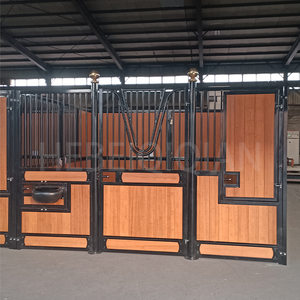 Box per Cavalli <span class=keywords><strong>in</strong></span> <span class=keywords><strong>Legno</strong></span> e Bambù con Telaio <span class=keywords><strong>in</strong></span> Acciaio per Centri Equestri e Ranch - Stile Europeo - Product Image 1