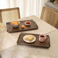 Plateau de service en noyer noir de qualité supérieure avec poignées intégrées, plateau rectangulaire moderne en bois pour petit-déjeuner individuel, café et thé