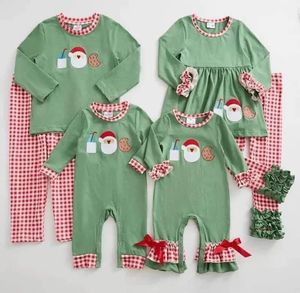 Conjunto Navideño para Niña con Muñeco de Nieve, Volantes Verdes y Lazo - Product Image 3