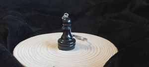 Porte-clés en résine avec un design artistique audacieux, finition lisse, accessoire durable créé pour un style unique et une commodité quotidienne - Product Image 5