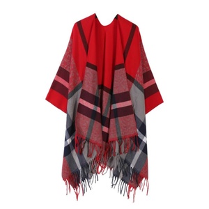 Chal de leopardo con borlas para mujer, de alta gama, estilo europeo-americano, cómodo para todas las estaciones, diseño a cuadros sencillo, capa cálida y moderna con letras. - Product Image 4