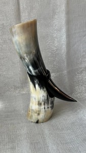 Coupe à boire en corne de viking, faite à la main, corne naturelle, mug médiéval, coupe à bière nordique pour la maison, le bar, les fêtes, les mariages - Product Image 3