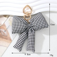 Porte-clés mignon en tissu gingham rembourré avec nœud, anneau de clé en forme de cœur en métal, pendentif de sac à main à carreaux pour filles