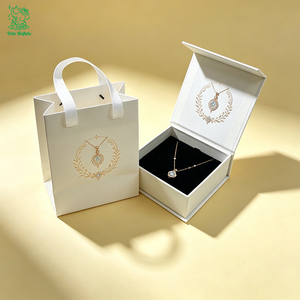 Boîte pliante magnétique blanche élégante en gros pour l'emballage de <span class=keywords><strong>bijoux</strong></span> de luxe, boîte rigide pliable pour coffrets cadeaux - Product Image 1