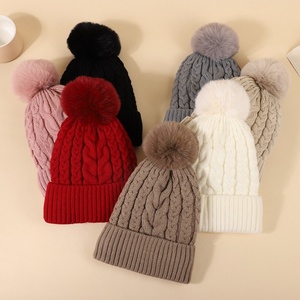 <span class=keywords><strong>Bonnet</strong></span> d'hiver <span class=keywords><strong>de</strong></span> haute qualité pour femmes couleur unie acrylique chapeau à tricoter fourrure Pom Pom épais en peluche chaud Ski <span class=keywords><strong>bonnet</strong></span> <span class=keywords><strong>de</strong></span> <span class=keywords><strong>neige</strong></span> pour voyage - Product Image 1