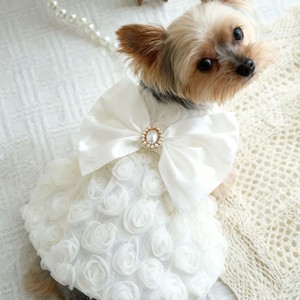 Robe élégante et mignonne pour chien en polyester noir avec dentelle, grand nœud en satin et perles décoratives, écologique, pour printemps/été, pour petits chiens et chiots - Product Image 4