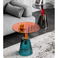 Meubles de bar d'hôtel de luxe, canapé au design moderne, table basse ronde en verre avec côtés en verre pour usage domestique, style panneau en bois