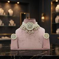 Nouveau Collier Ras du Cou Ethnique Vintage en Alliage de Zinc Plaqué Or avec Perles et Boucles d'Oreilles Assorties pour Femme, Fleur en Zircon de Haute Qualité, Idéal pour les Fêtes