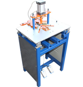 Máquina de clavado de esquinas CNC con pedal, equipo de fabricación de clavos de cilindro de un solo punto para marcos de fotos - Product Image 1