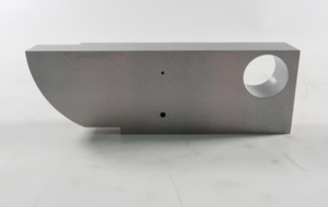 บล็อกทดสอบการสอบเทียบ NDT แบบมาตรฐานนิ้ว รุ่น Mini IIW ทำจากเหล็ก 1018 - Product Image 1
