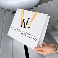 Sac cadeau en papier blanc personnalisé avec poignée en ruban de satin doré, sac de shopping de luxe pour les vêtements, emballage de marque pour les vêtements