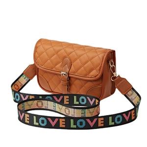 Sac bandoulière carré tendance brodé motif losanges avec fermeture éclair et lettres colorées - Product Image 5