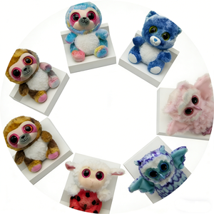 Peluche de gato personalizado de tela suave y aterciopelada de pelo corto, con silueta de gatito compacto y regordete sentado, y efecto tie-dye arcoíris. - Product Image 2