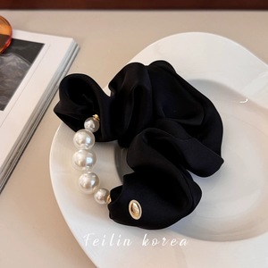 Élégant Design Couleur Unie Noir Rose Satin Tissu Perle Chouchous pour Cheveux Femme Accessoires Chouchous en Soie Satinée avec Perle - Product Image 4