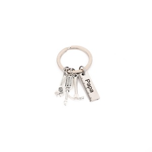 Porte-clés créatifs à lettres 'Fashion Dad' avec marteau, tournevis et clé à molette, pendentif décoratif pour sac à main avec pompon, cadeaux pour la Fête <span class=keywords><strong>des</strong></span> Pères - Product Image 3