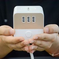 Multiprise standard britannique Cube avec 3 prises CA et 3 ports USB-A 2400W/3840W, indice IP53, certifiée CE pour prise électrique