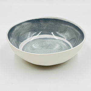 Bol <span class=keywords><strong>de</strong></span> service artisanal en mélamine gris ombré pour les repas quotidiens, 600 ml/21 oz avec bord blanc irrégulier - Product Image 1