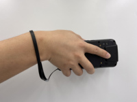Terminal portable IP65 Android PDA, lecteur de codes-barres, collecteur de données d'entrepôt avec poignée pistolet, scanner de codes-barres PDA robuste