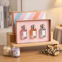 Boîte d'emballage rigide en papier personnalisée de luxe avec logo personnalisé sur le couvercle et inserts en carton pour parfum féminin