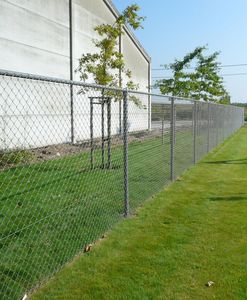 Cerca <span class=keywords><strong>de</strong></span> Alambre Metálico Recubierta <span class=keywords><strong>de</strong></span> Vinilo Negro con <span class=keywords><strong>Postes</strong></span>, Malla <span class=keywords><strong>de</strong></span> Alambre Diamantada Recubierta <span class=keywords><strong>de</strong></span> PVC Resistente a la Oxidación para Canchas <span class=keywords><strong>de</strong></span> Tenis y Patios Traseros - Product Image 3