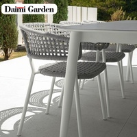 Ensemble table et chaises de salle à manger d'extérieur en bois tressé, moderne et simple, imperméable et durable, service personnalisé pour cour, villa, hôtel