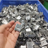 Composants en aluminium 6061/6063 usinés sur mesure par CNC avec trous centraux, fentes latérales et finition anodisée