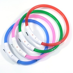 Collar de perro luminoso LED recargable, anillo de cuello para caminar nocturno antipérdida, arnés canino luminiscente de silicona con patrón sólido - Product Image 5