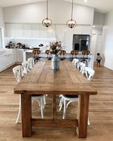 Nouveaux Produits de Mobilier en Bois Massif et Bois Recyclé : Table et Chaises de Salle à Manger