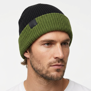 Bonnet d'hiver tricoté personnalisé brodé en gros, couleur contrastante, pour hommes et femmes, avec revers et patch - Product Image 1