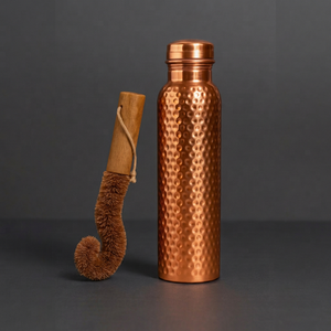 Bouteille d'eau en cuivre martelé avec poignée en bois et brosse de nettoyage, design moderne SOFIYA CRAFT, vaisselle de voyage portable - Product Image 1