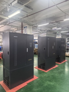 ปั๊มพลังงานแสงอาทิตย์ประสิทธิภาพสูง VFD 160KW 380V สามารถใช้กับปั๊ม 110kw 132kw พร้อมฟังก์ชั่นซอฟต์สตาร์ท - Product Image 1