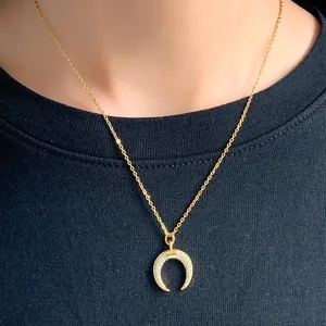 Exclusive Jewelry Findings CZ Stone Crescent Moon Necklace Gold Plated Bling Bling Stone Popular Moon Pendant Necklace For Women