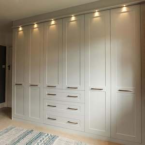 Armoire en bois massif moderne personnalisée BALOM, design classique Shaker, meubles de chambre à coucher, armoire robuste et résistante à l'humidité - Product Image 5