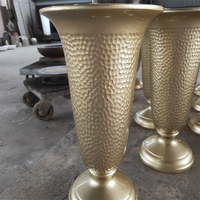Vase de sol en fibre de verre martelé, forme trompette, couleur or champagne mat, avec base, pour décoration intérieure de luxe