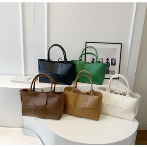 Sac à main femme tendance, imperméable, grande capacité, nouveau style minimaliste, sac à bandoulière, sac fourre-tout tissé pour tous les jours - Product Image 2