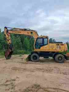 Moderne <span class=keywords><strong>Hyundai</strong></span> 210W5 wielgraafmachine, model 2015, 1,38m³ bakcapaciteit, medium, multifunctioneel, 20800kg bedrijfsgewicht, China - Product Image 1